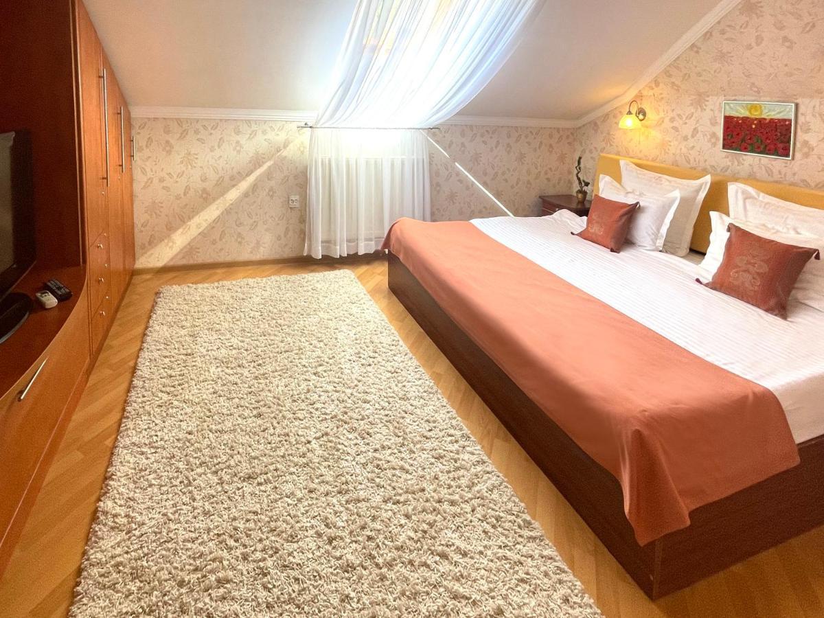 Penthouse Apartment In Hotel Eney Lviv Extérieur photo